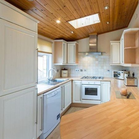 Windermere Retreat - White Cross Bay Holiday Park エクステリア 写真