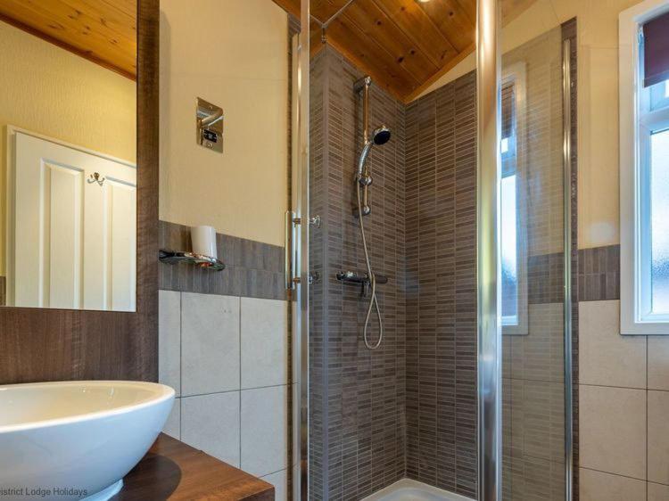 Windermere Retreat - White Cross Bay Holiday Park エクステリア 写真