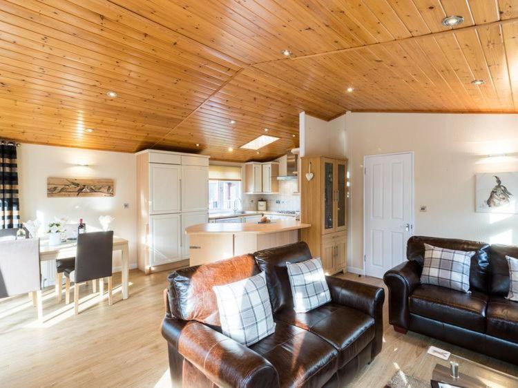 Windermere Retreat - White Cross Bay Holiday Park エクステリア 写真